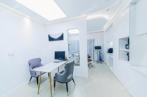 好奇北京臻望口腔做正畸好吗？正规医生定制方案，让你拥有整齐美牙