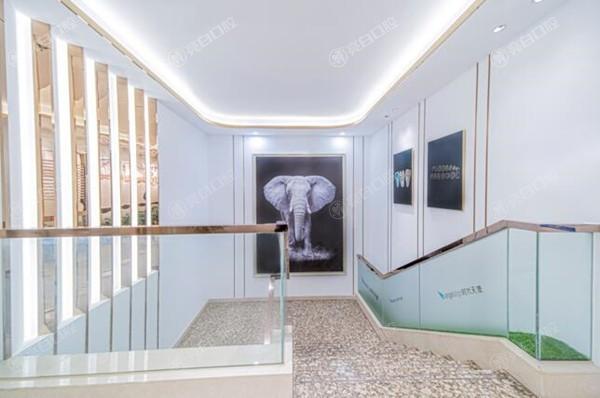 好奇北京臻望口腔做正畸好吗？正规医生定制方案，让你拥有整齐美牙